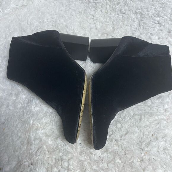 Bella Vita Fabric Black Suede Ankle Booties with Chunky Heels Side Zipper SZ12M - Picture 7 of 12